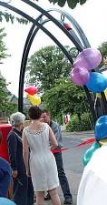Mayor cuts ribbon